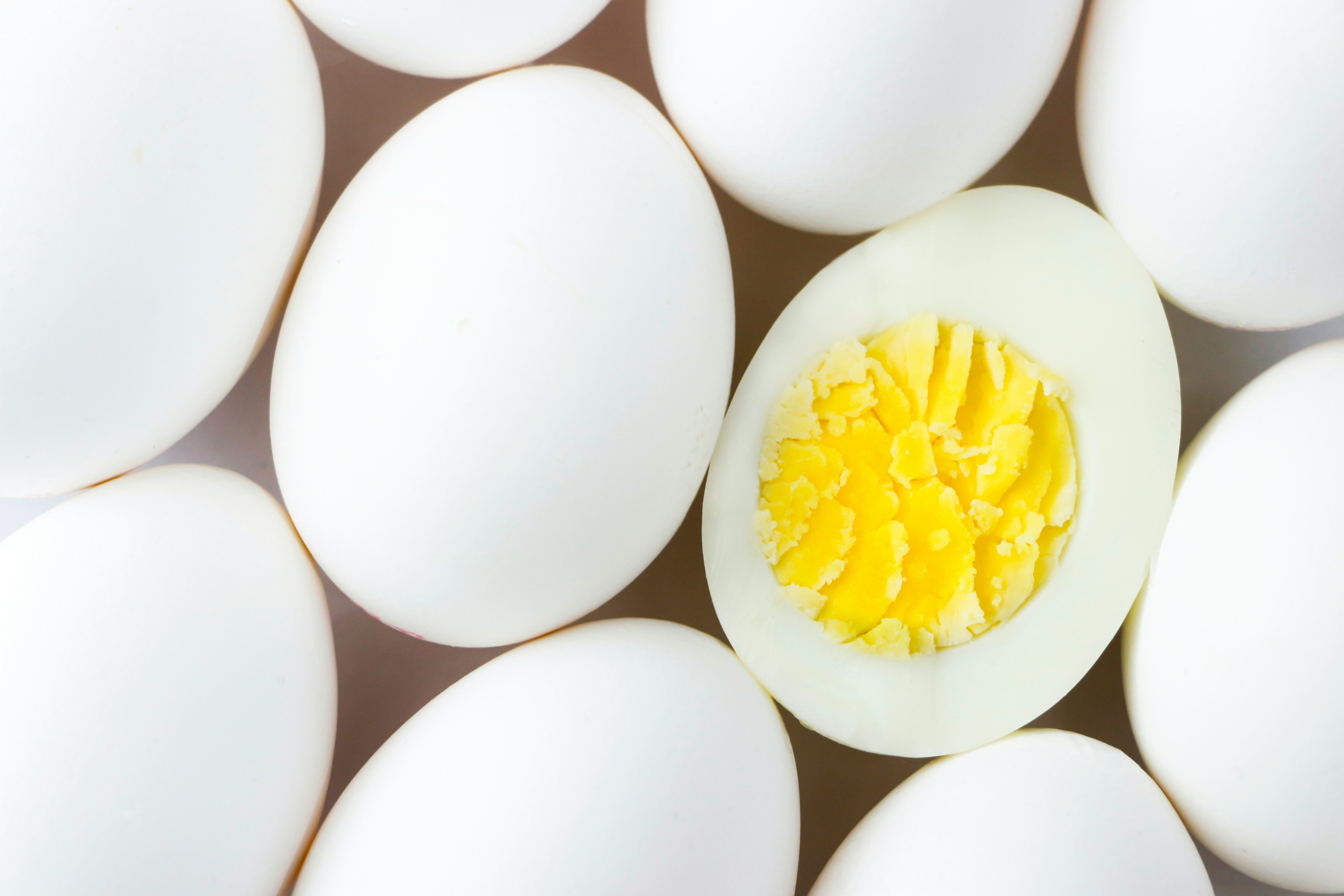 egg whites vs eggs — whole eggs and separated egg whites compared by nutrition calories and protein