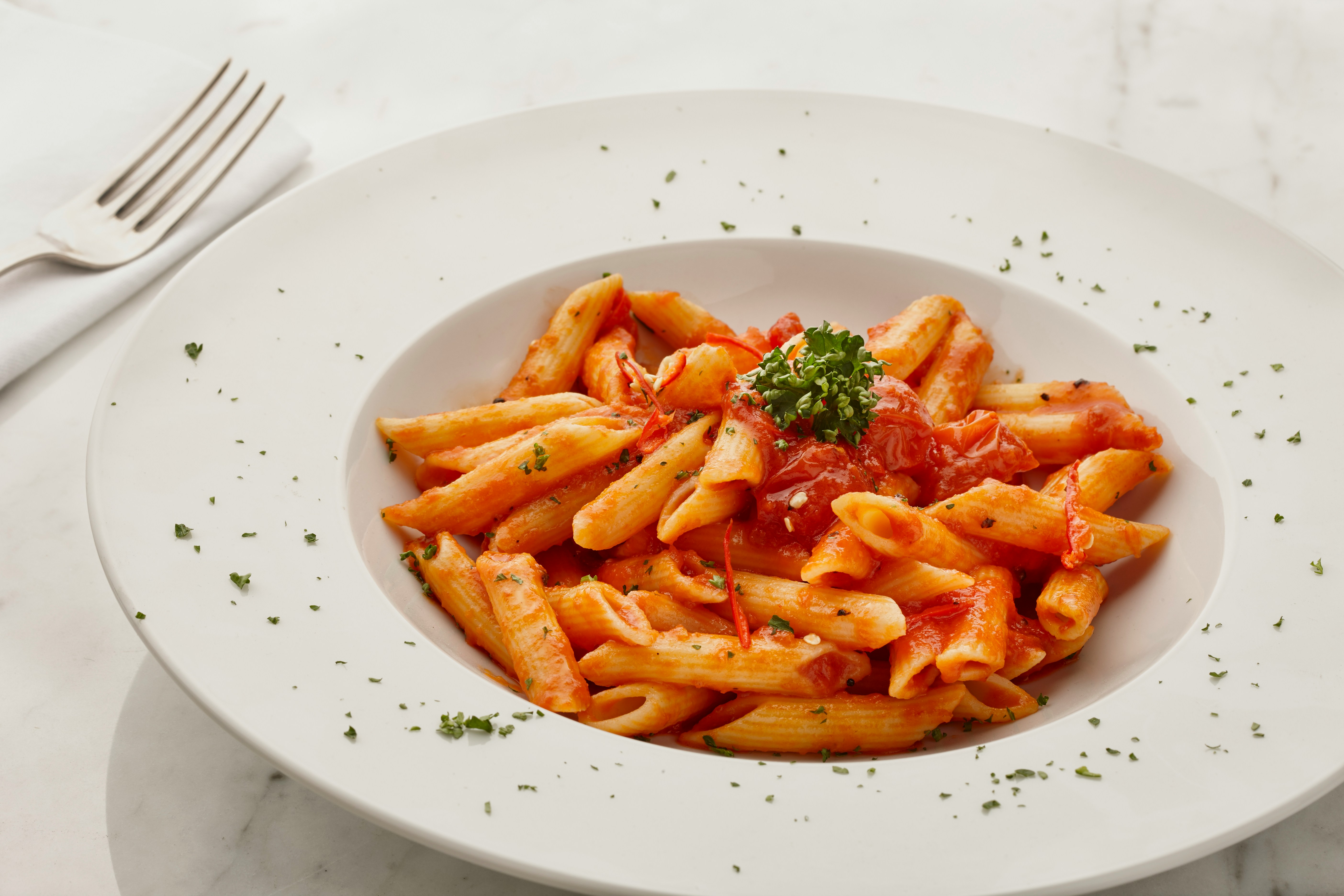 low calorie pasta — spaghetti with tomato sauce chicken and vegetables for weight loss