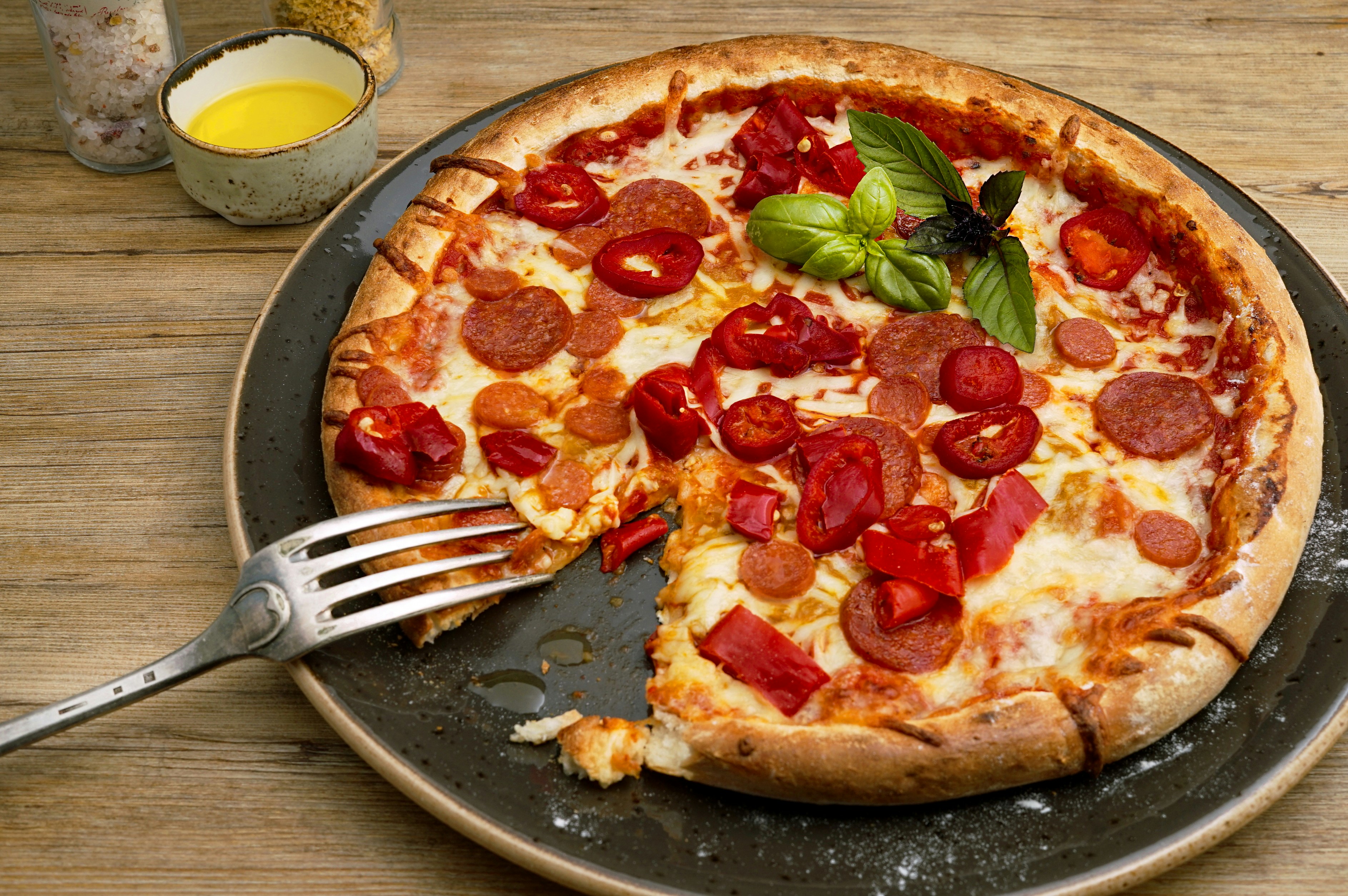 calories in pizzeria pizza — slice calorie comparison by crust type and toppings
